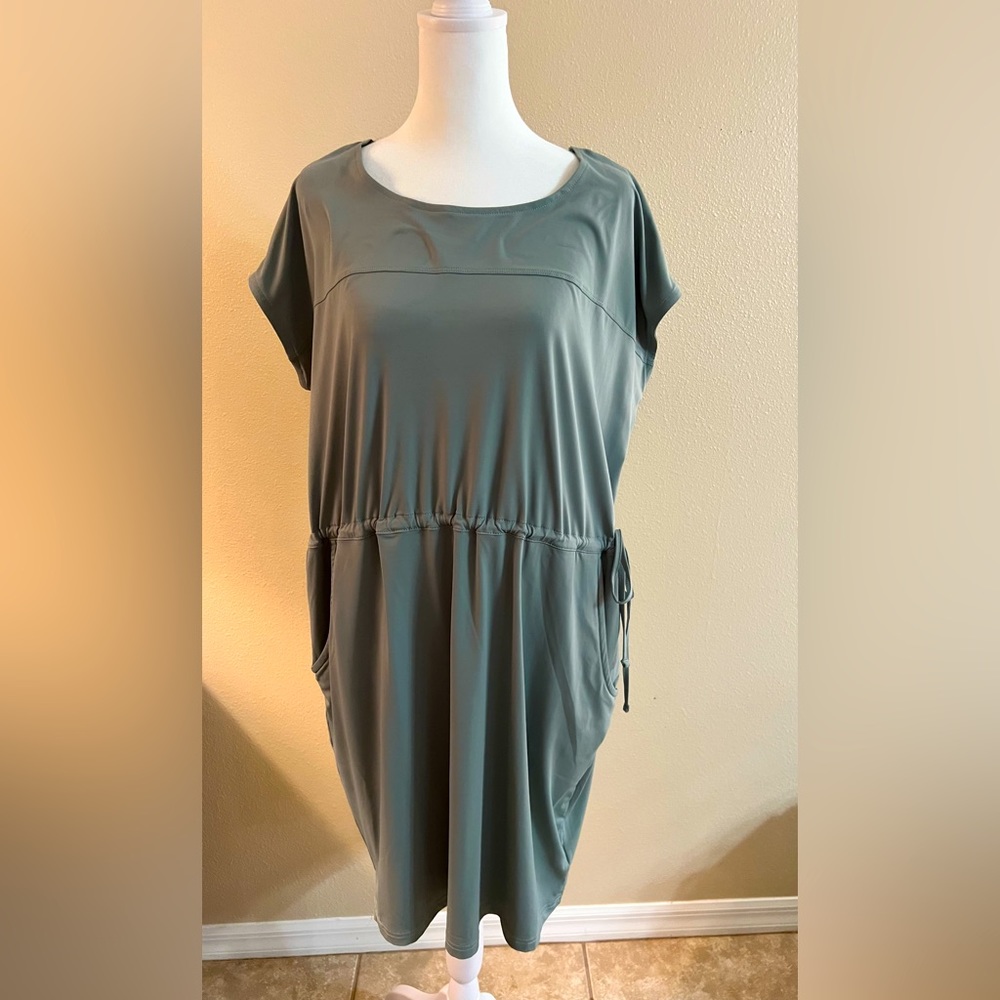 Columbia green draw string dress size XL
